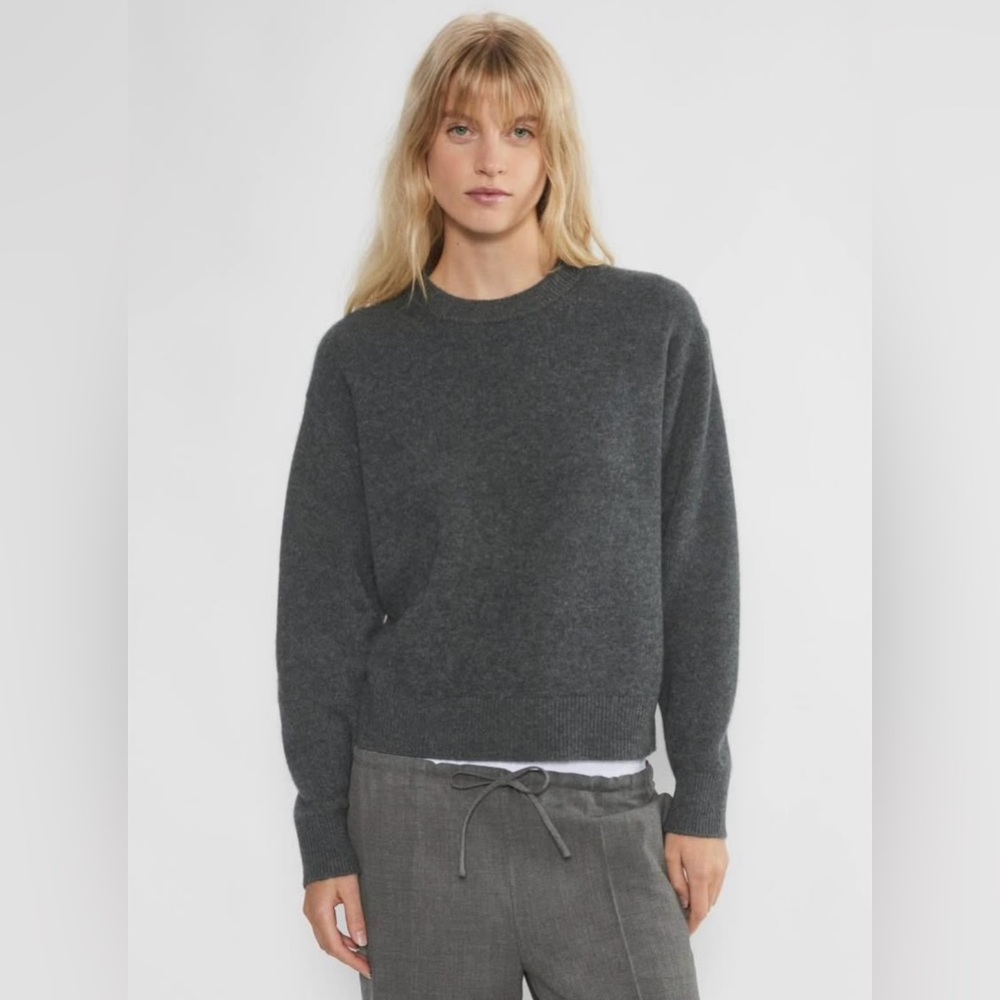 Aritzia luxe cashmere crewneck sweater